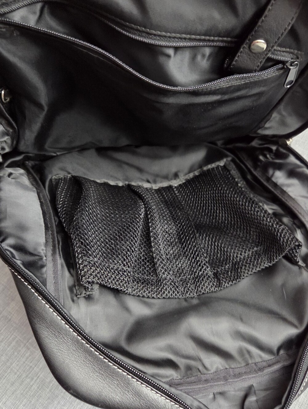 Daytimer Genuine Leather Black Backpack 14 X 13 X 3.5 Inches - Picture 10 of 16